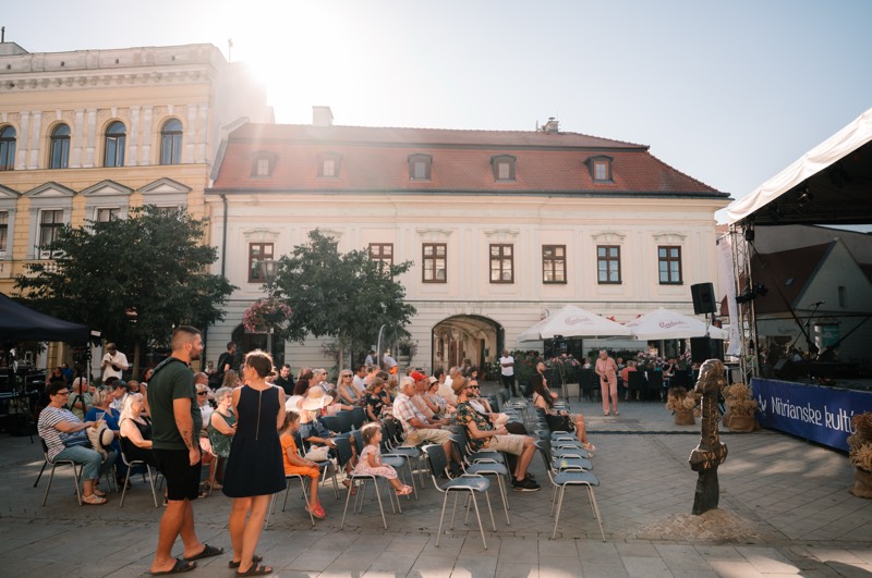 Návštevníci Bielo-čierneho koncertu 2026
