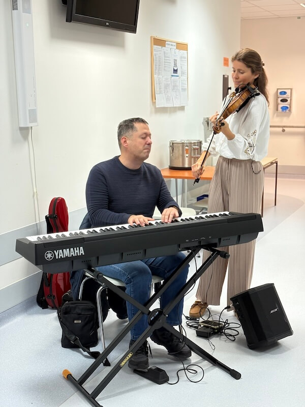 Klavírno-husľový koncert v zariadení sociálnych služieb