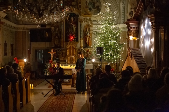 Pianista Peter Zbranek a huslistka Victoria Linnen